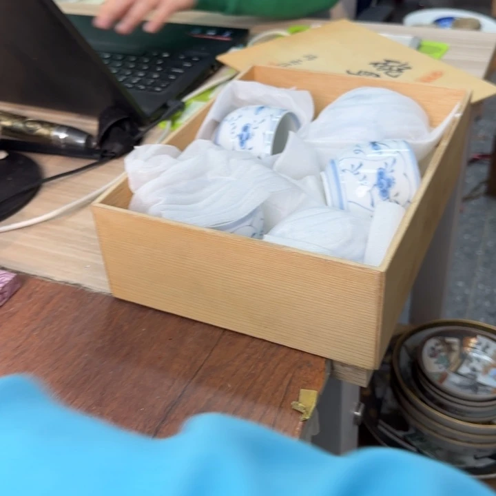 果**冻一个陶瓷物件哈哈哈哈