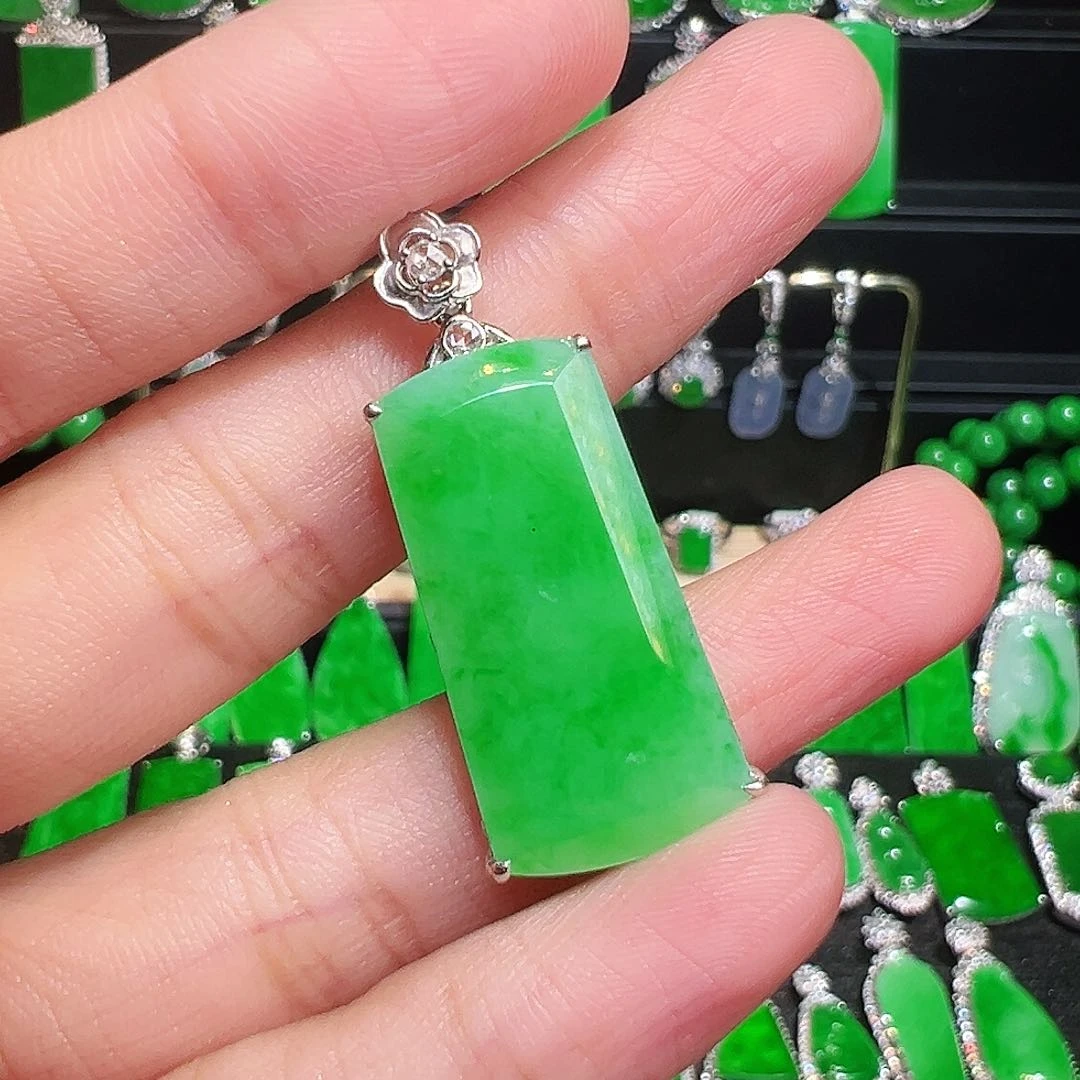 翡翠吊坠(不含链)18K金镶嵌