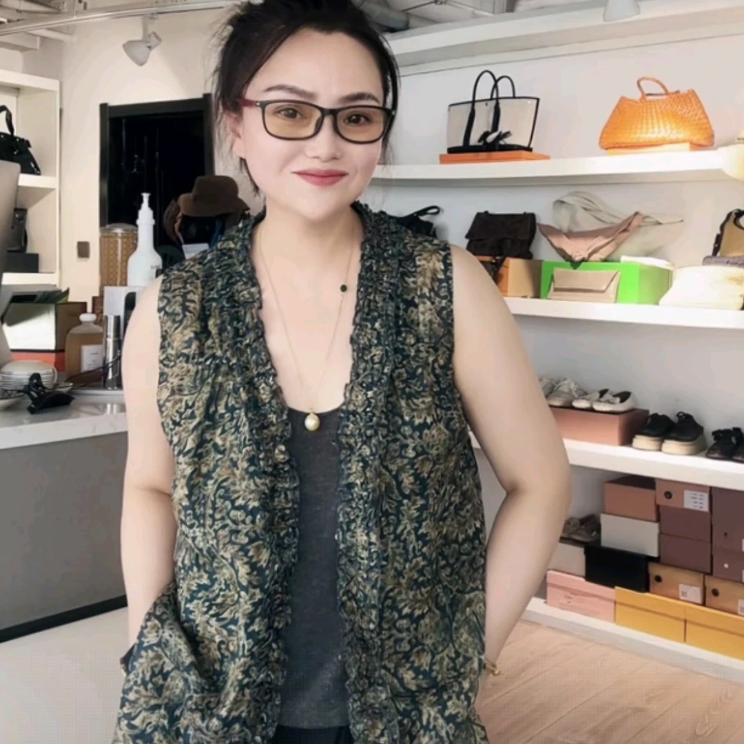 娜迪亚碎花宽松型做旧印花坎袖上衣