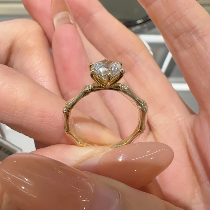 18K金镶嵌实验室培育钻石1卡竹节设计款