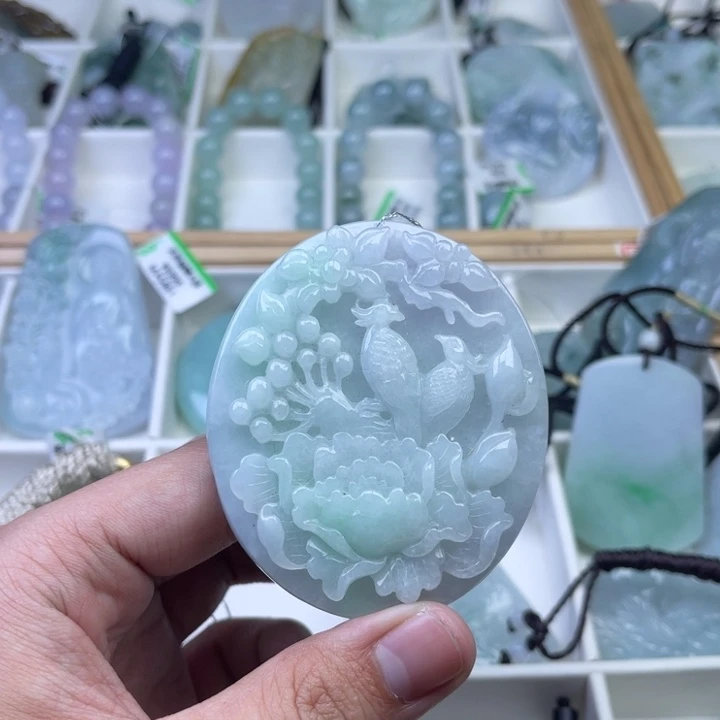 翡翠未镶嵌颈饰382