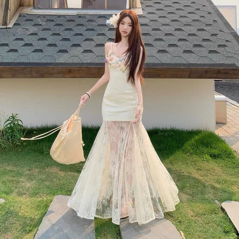 柔欲美神 高级感重工蕾丝连衣裙吊带花朵修身显瘦法式复古度假裙
