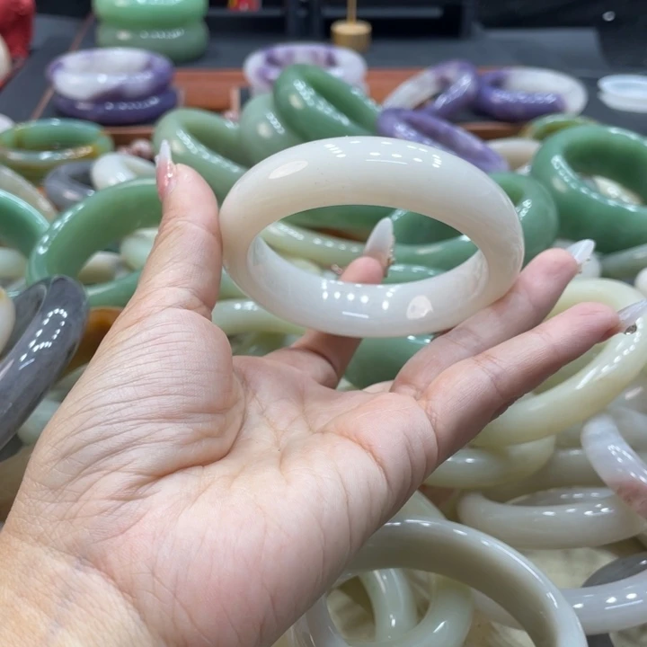 王***子石英质玉未镶嵌珠宝奇石