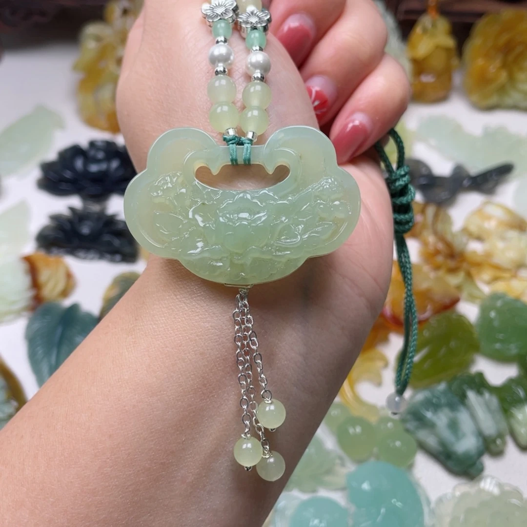 蛇纹石玉颈饰未镶嵌