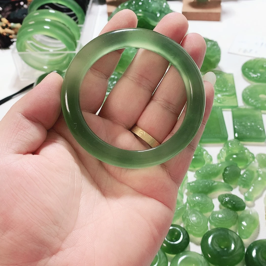 王***哥蛇纹石玉未镶嵌手镯