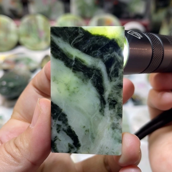 独山玉未镶嵌颈饰