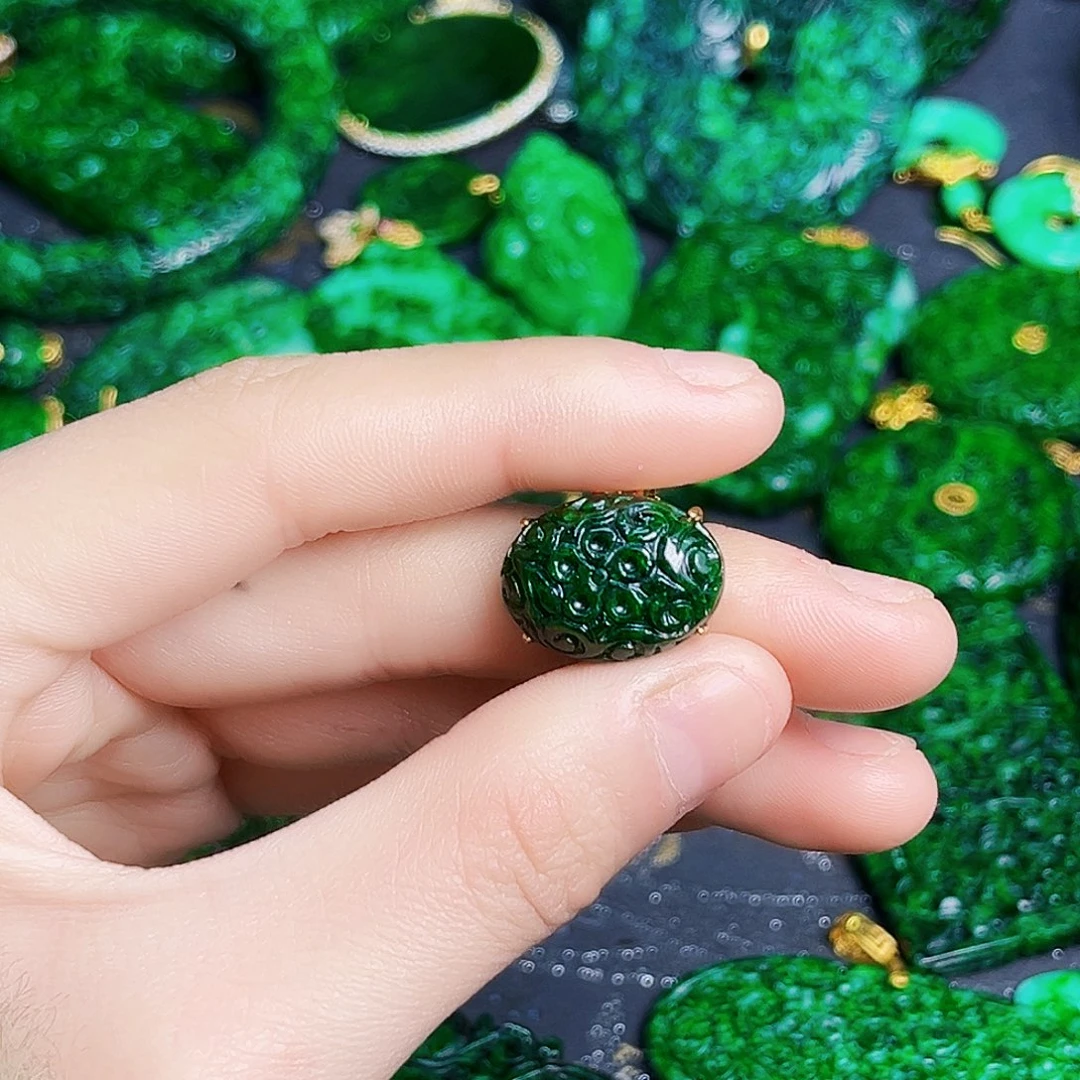 颈饰未镶嵌翡翠多样性