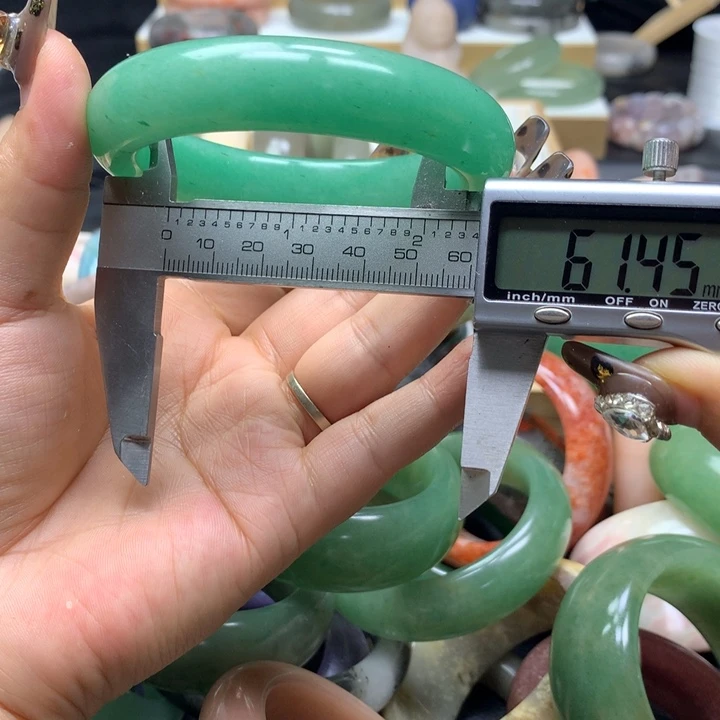 未镶嵌手镯石英质玉