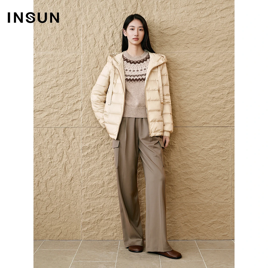 INSUN恩裳2025冬季短款连帽正反双穿轻薄羽绒服
