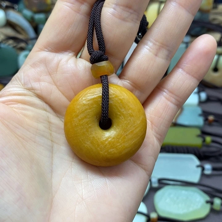 蛇纹石玉未镶嵌挂件