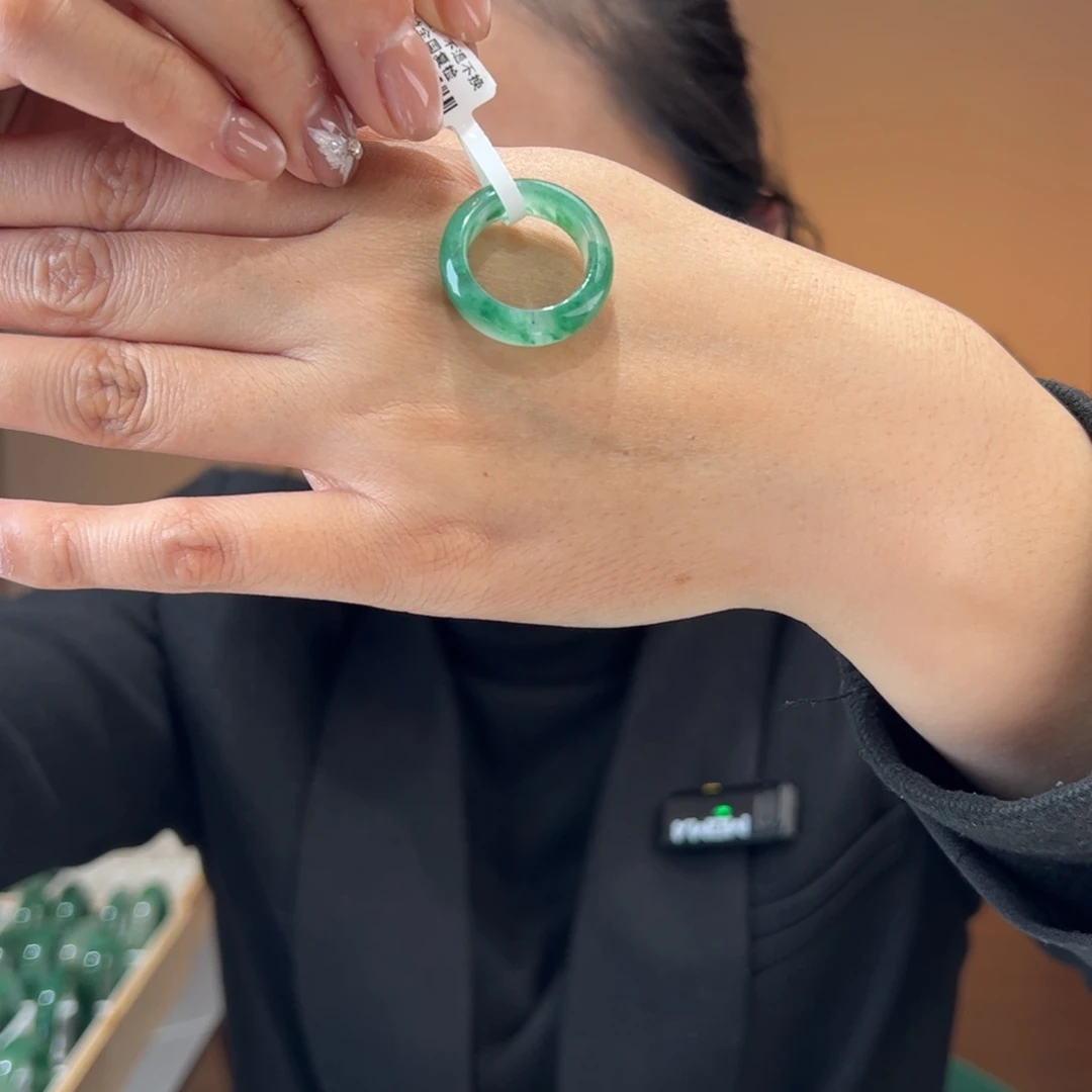 石英质玉戒指未镶嵌?****淇17圈