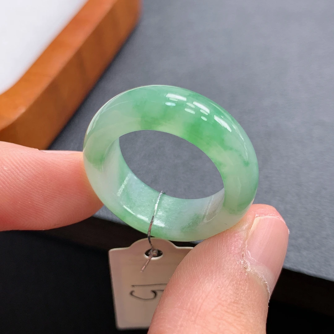 天然缅甸A货翡翠戒指芙蓉底飘绿轮胎15圈口