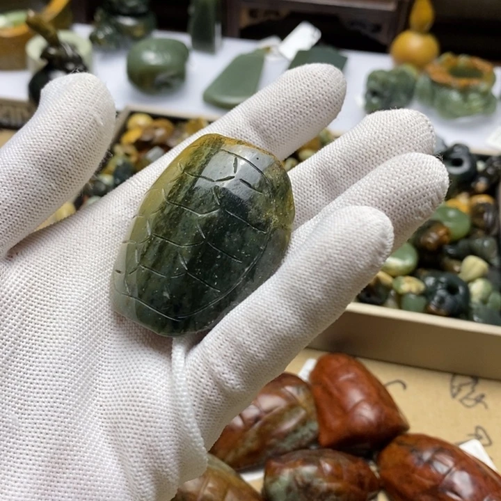 岫岩河磨玉（透闪石质玉）挂件未镶嵌