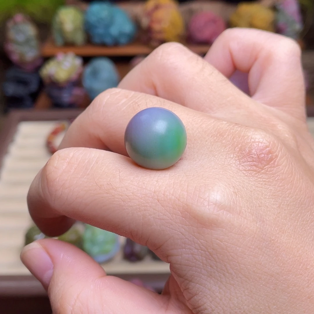 梨***月玛瑙/玉髓未镶嵌珠宝半成品盐源玛瑙稀有色幻彩珠