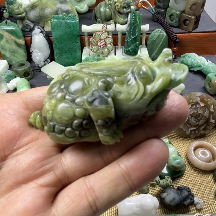 独山玉未镶嵌珠宝半成品