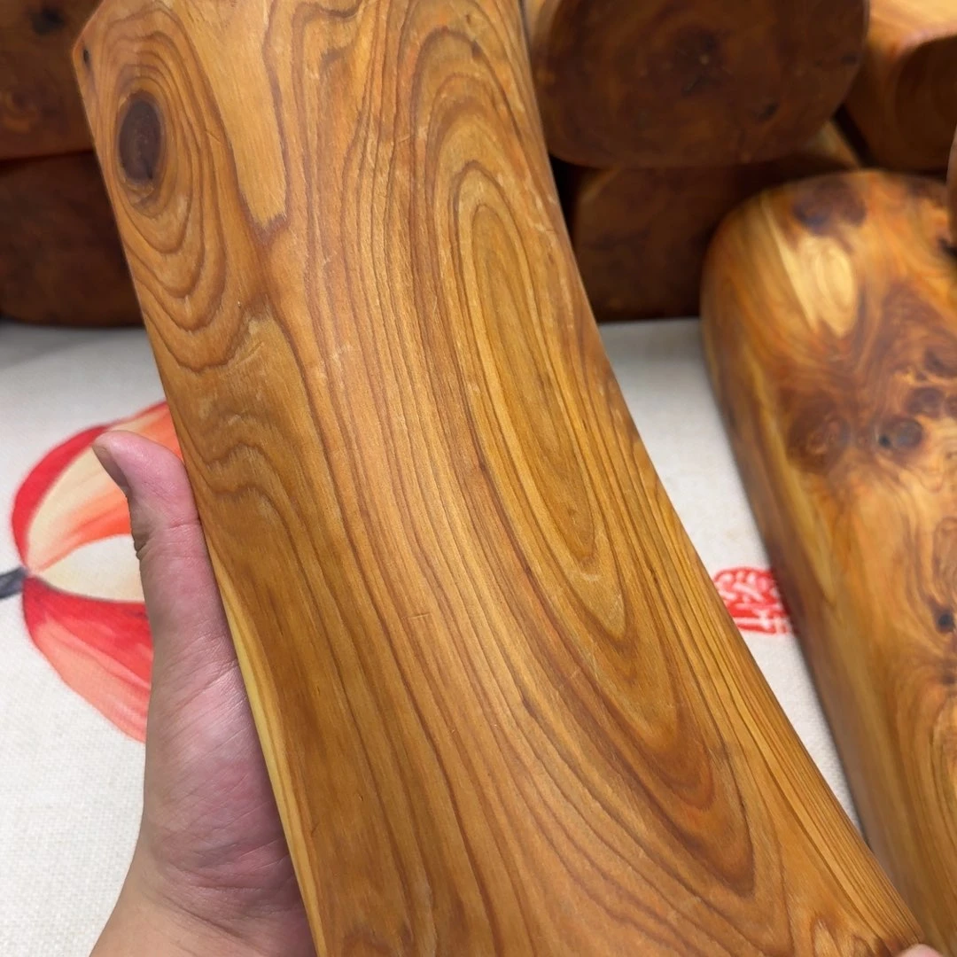 晓***高鹅绒竹炭崖柏黑油颈椎枕。黑油老料