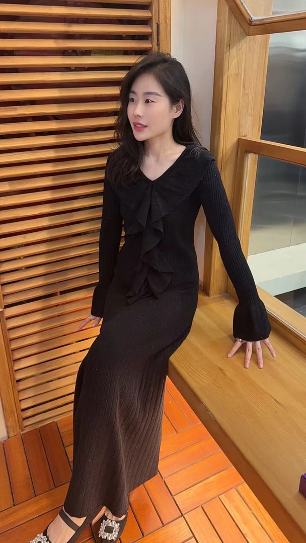 Miss huo  亮片针织半身裙套装  A H70