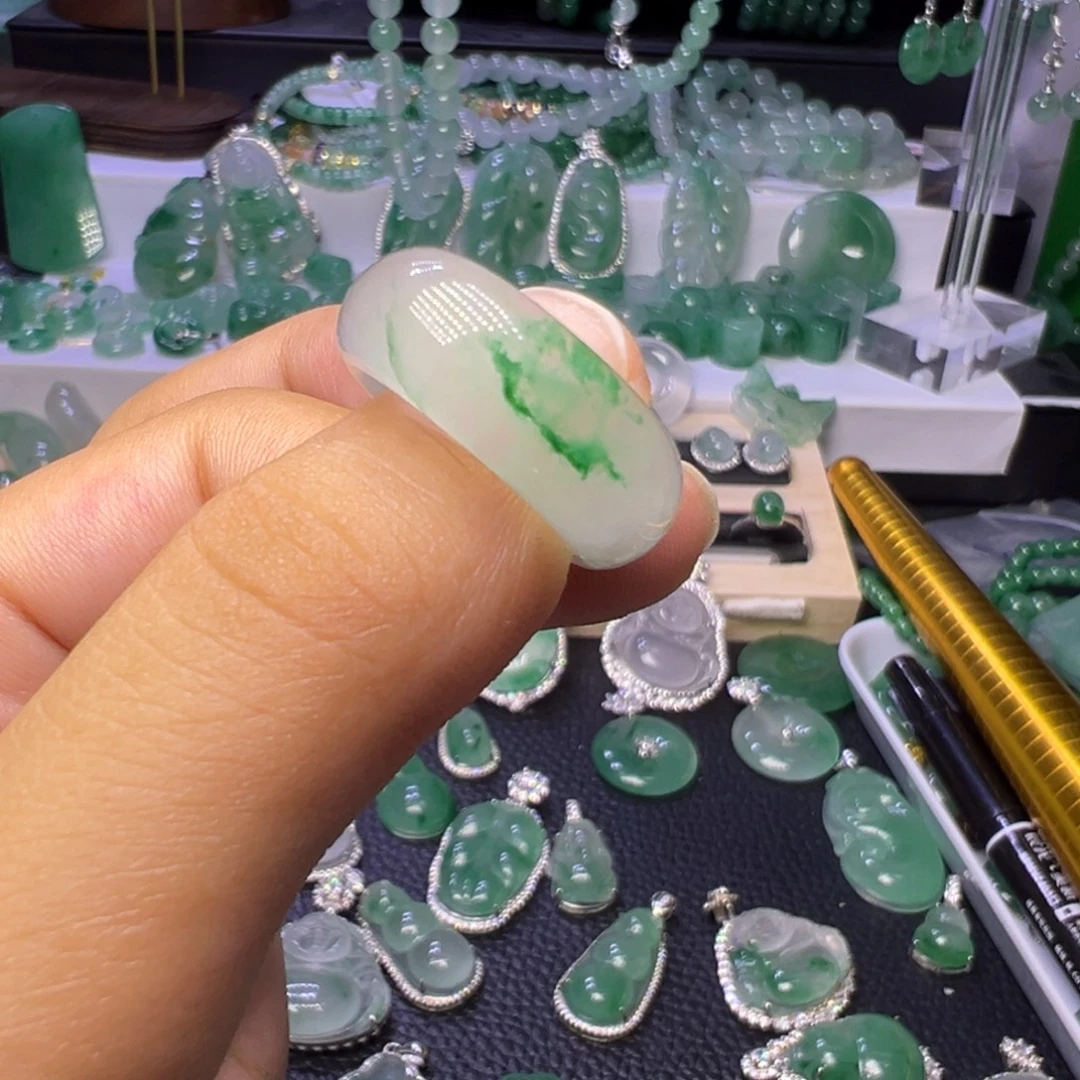 *****石英质玉合金颈饰