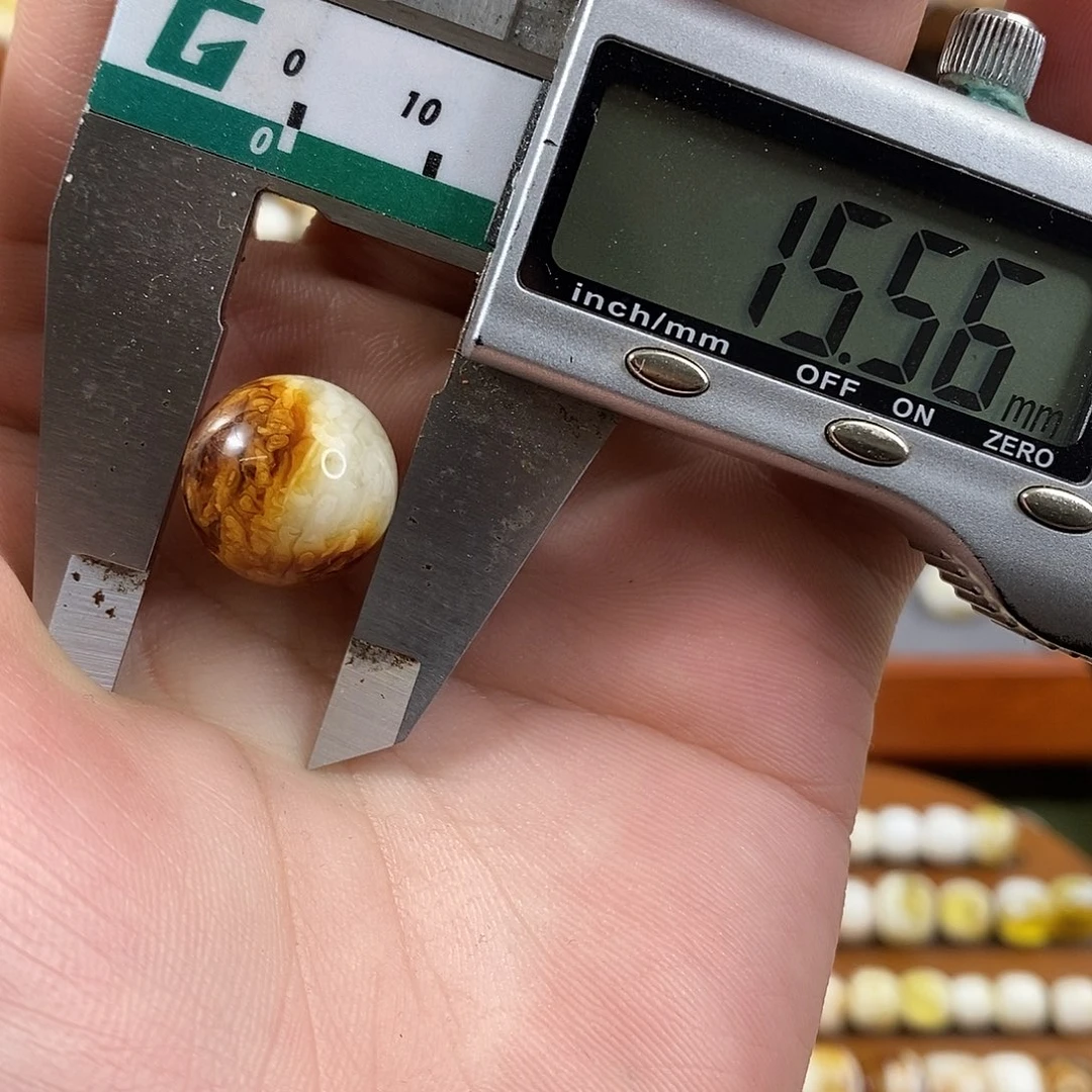 琥珀未镶嵌裸石沁色圆珠