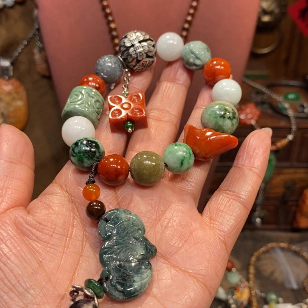 翡翠吊坠(赠链)未镶嵌