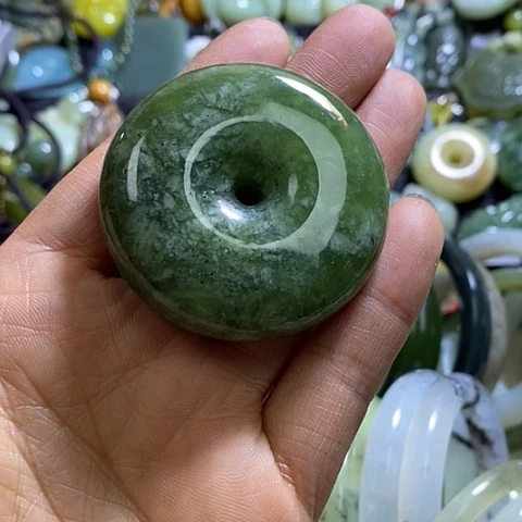 岫玉颈饰未镶嵌一个