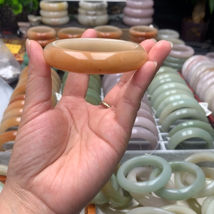 石英质玉（佘太翠）未镶嵌手镯57.7