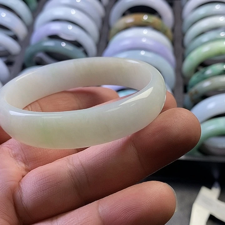 腊***梅翡翠未镶嵌手镯贵妃