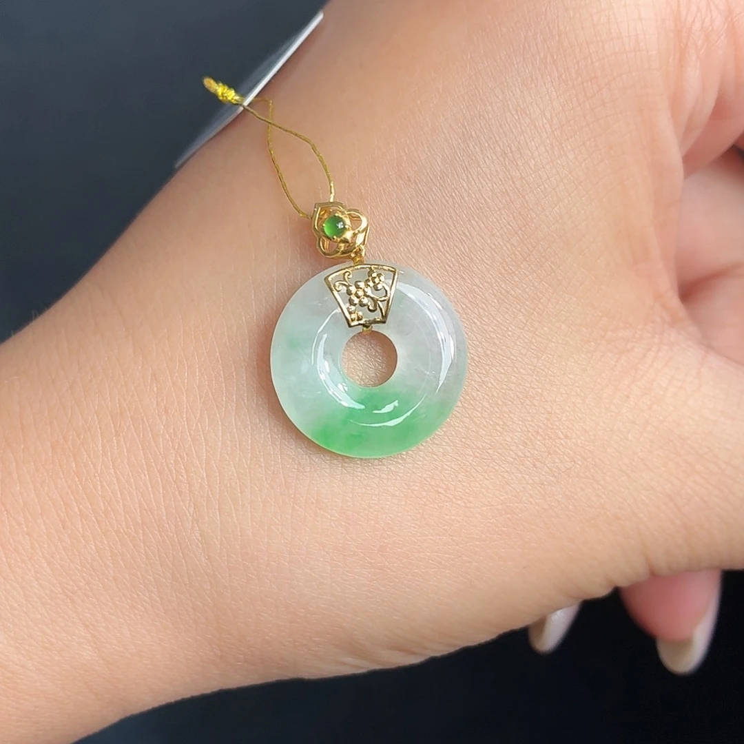 翡翠18K金镶嵌颈饰