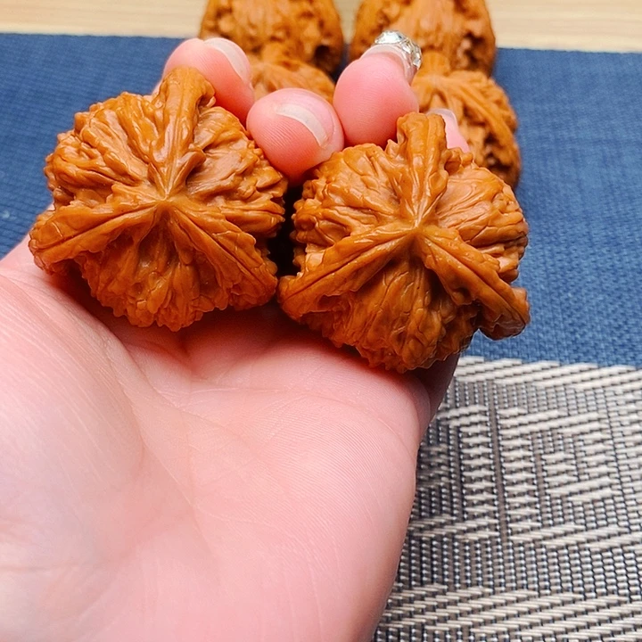 五***口文玩核桃吊坠三棱