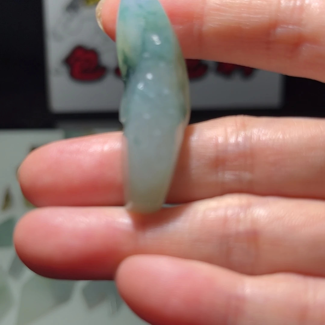 定制翡翠未镶嵌翡翠飘花片料