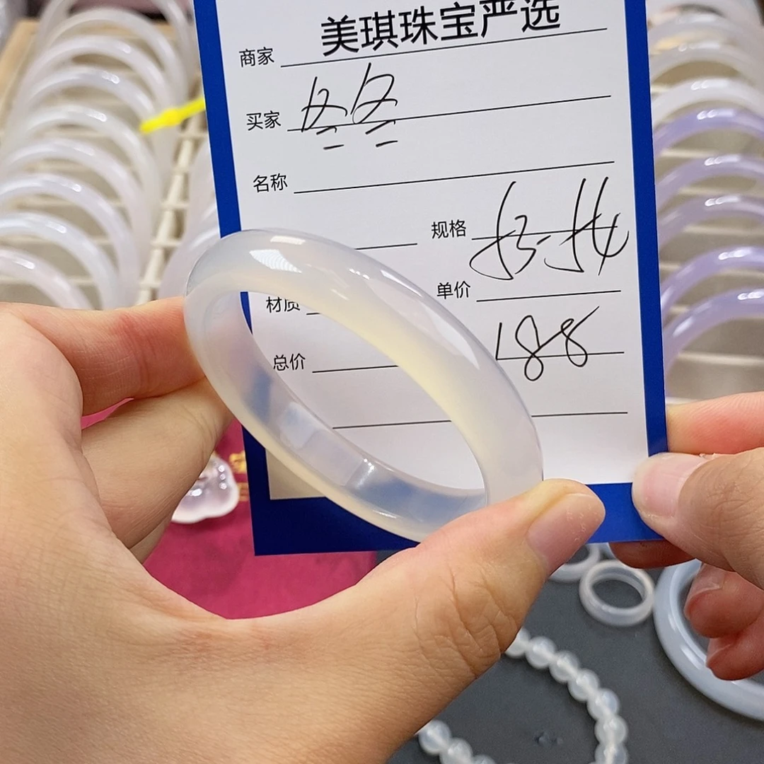 冬***冬玛瑙/玉髓未镶嵌手镯