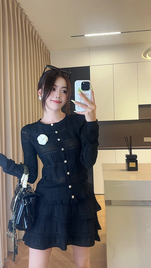 早秋新款高级感气质优雅针织开衫上衣女搭配显瘦俏皮蛋糕裙套装