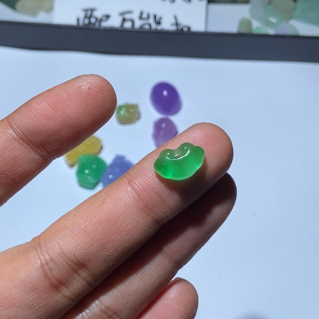 翡翠未镶嵌颈饰吊坠