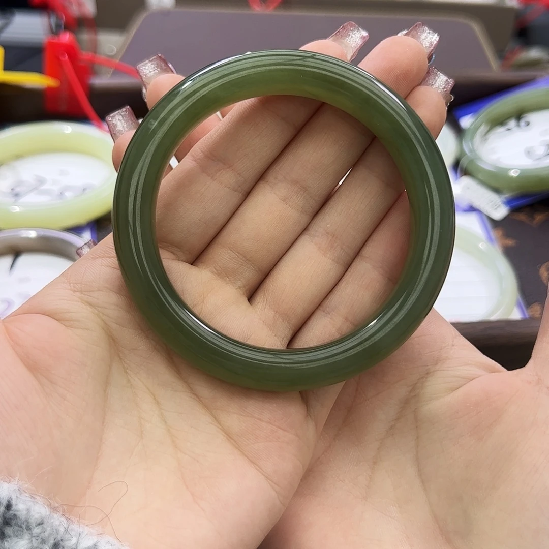 和田玉未镶嵌手镯