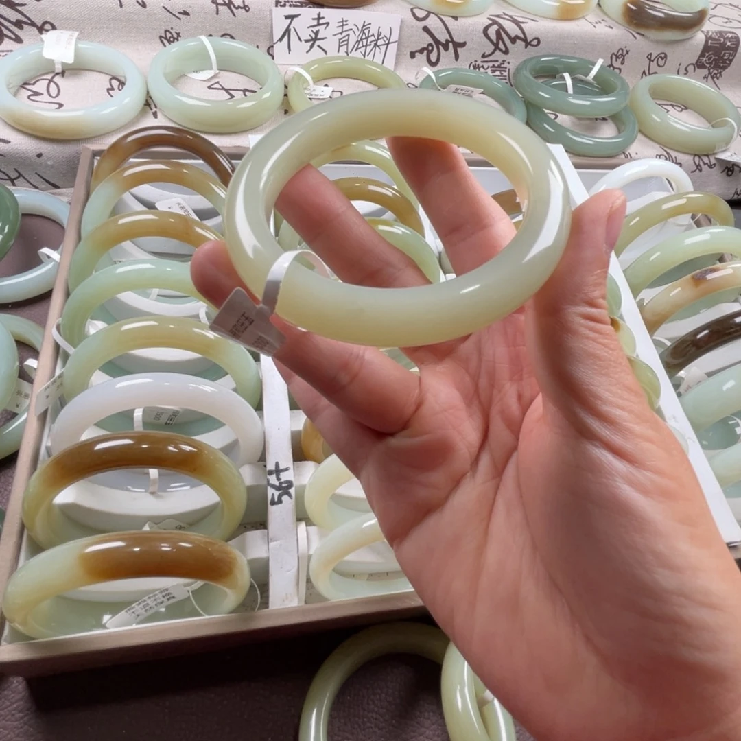 和田玉未镶嵌手镯