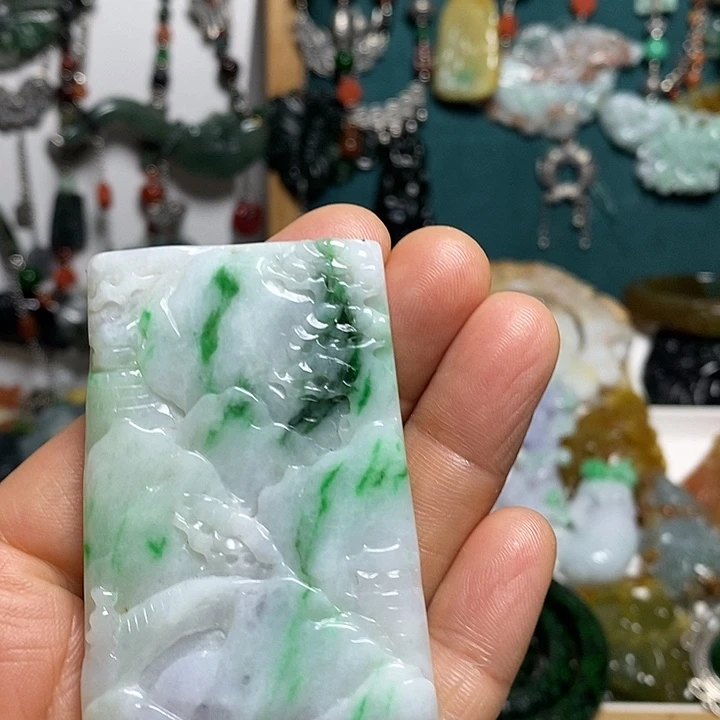 翡翠未镶嵌吊坠(赠链)