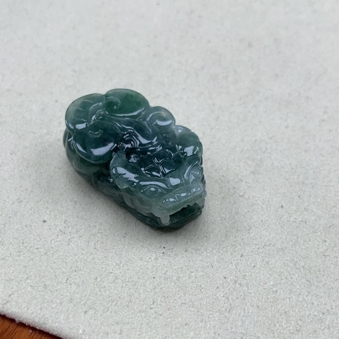 翡翠未镶嵌颈饰如意貔貅