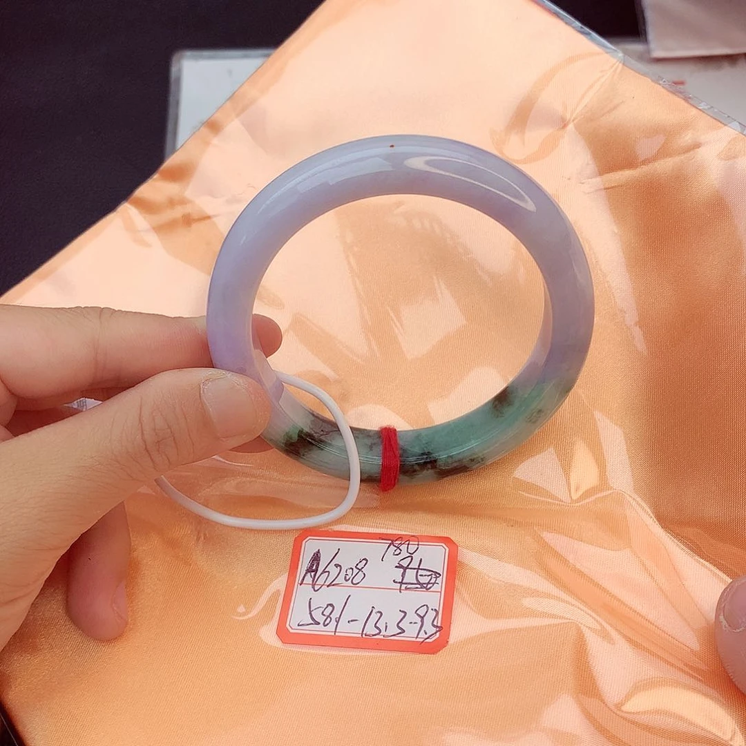 翡翠手镯未镶嵌翡翠