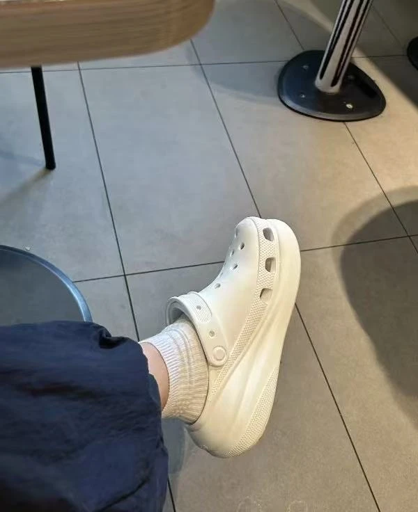 【洞洞鞋】女款夏季外穿DIY防滑软底泡芙洞洞鞋沙滩凉鞋拖鞋