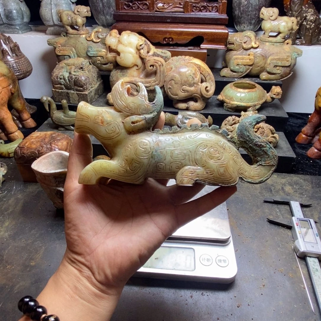 和田玉未镶嵌把件