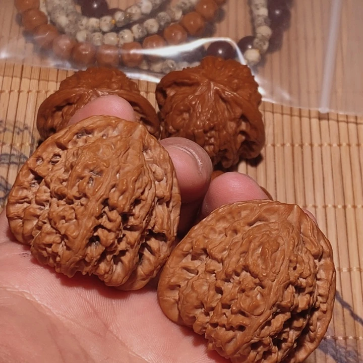 嘿***嘿文玩核桃吊坠南将石