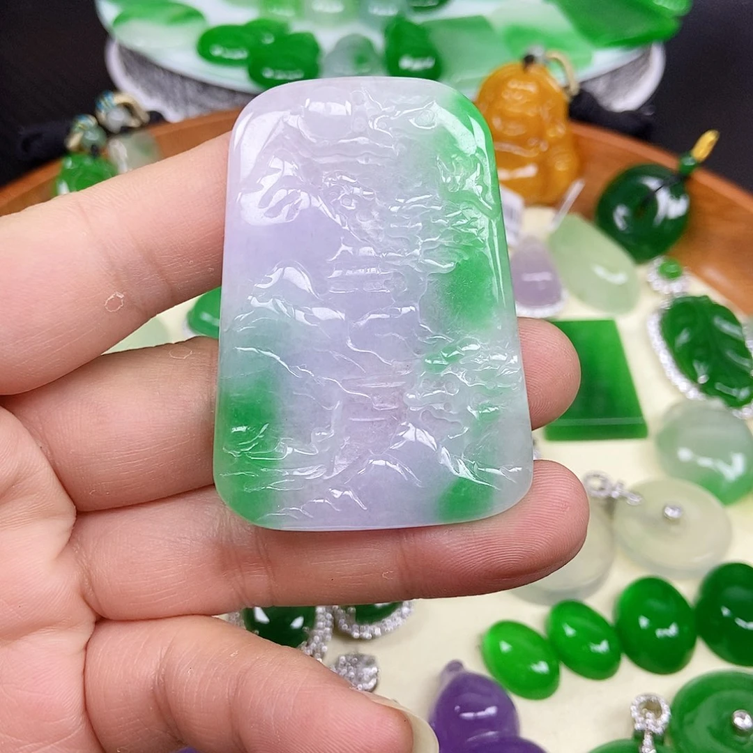 翡翠未镶嵌颈饰山水