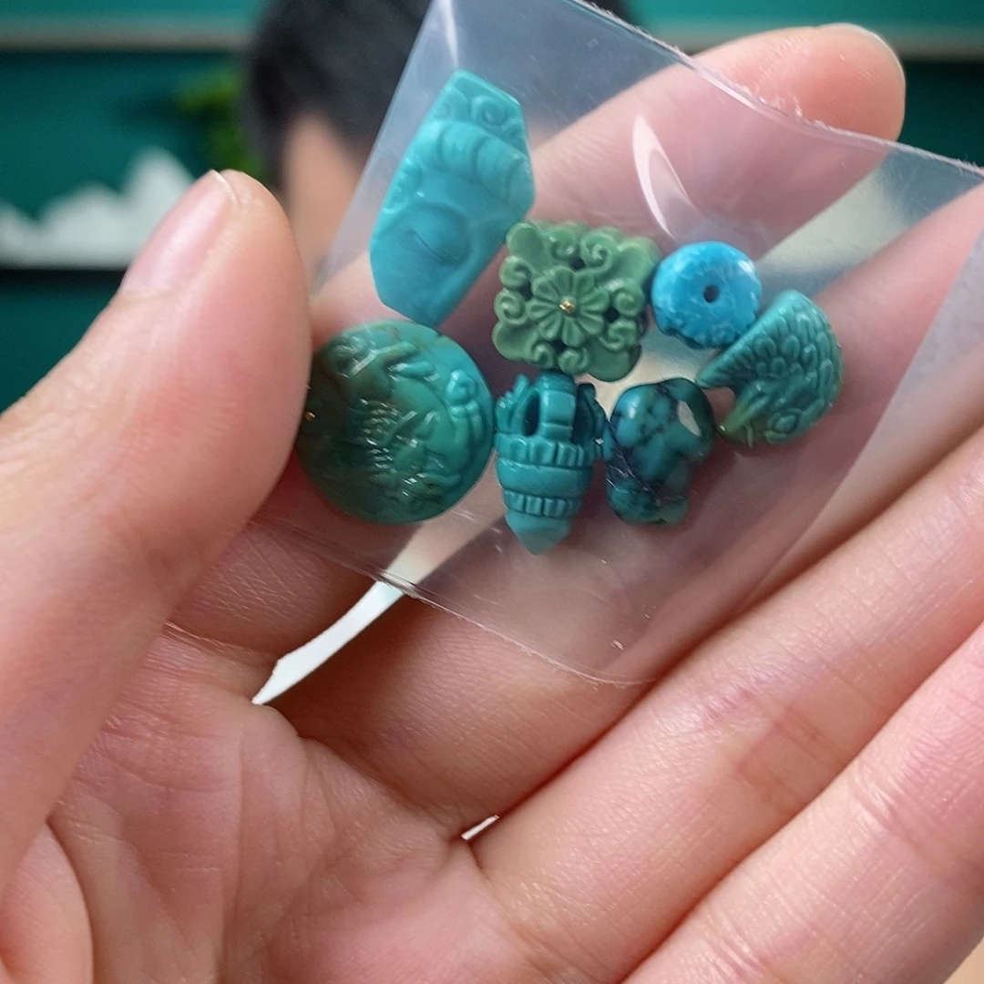 绿松石未镶嵌珠宝奇石