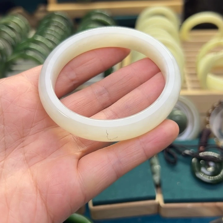 和田玉手镯未镶嵌57.1圈围0084