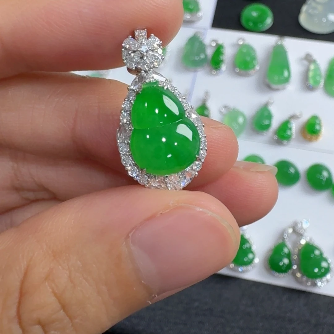 翡翠18K金镶嵌吊坠(不含链)葫芦
