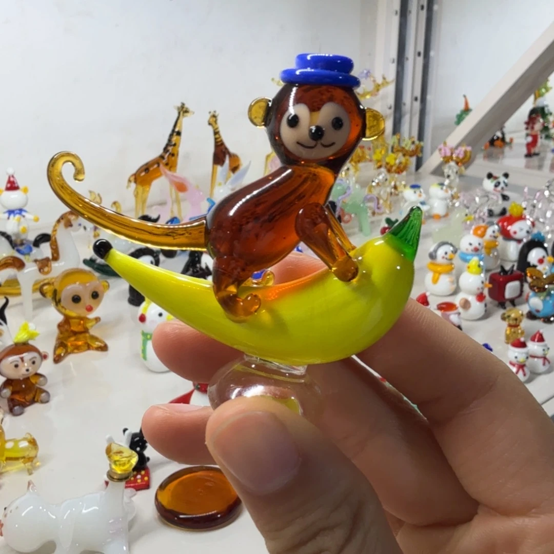 琉璃手工艺品骑香蕉小猴子