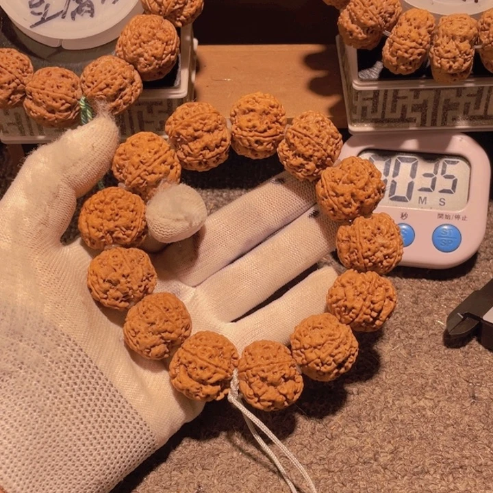 金刚菩提吊坠这个时候才有力气继续看电视