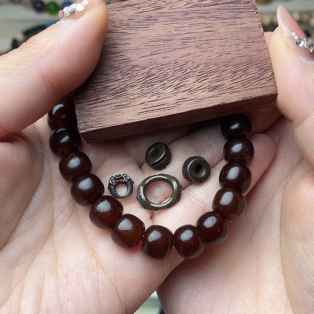 大叶紫檀（黑酸枝木类）。****。