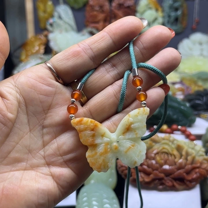 蛇纹石玉未镶嵌颈饰
