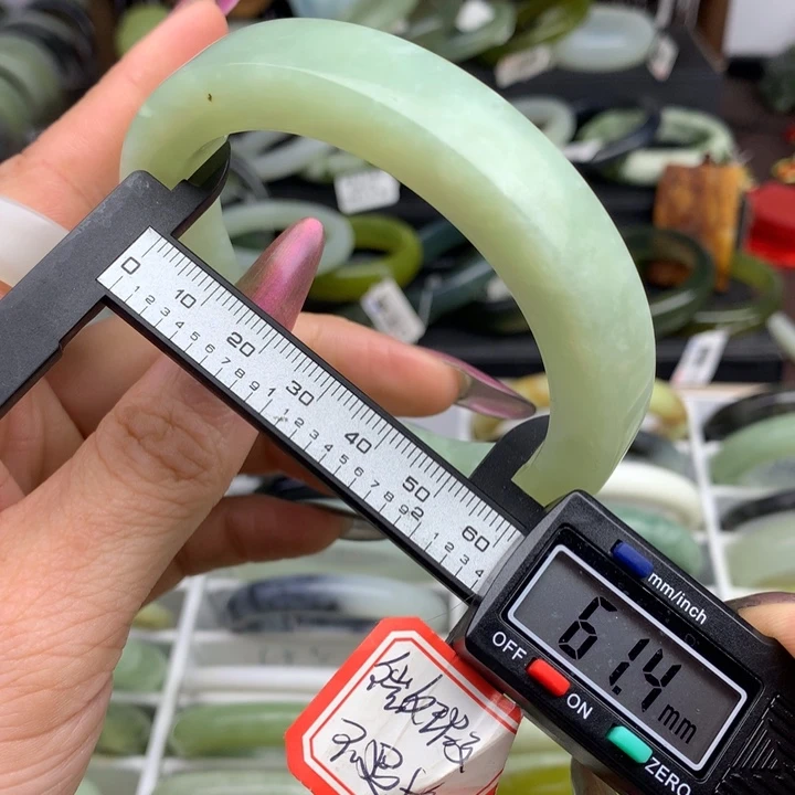 蛇纹石玉手镯未镶嵌.700